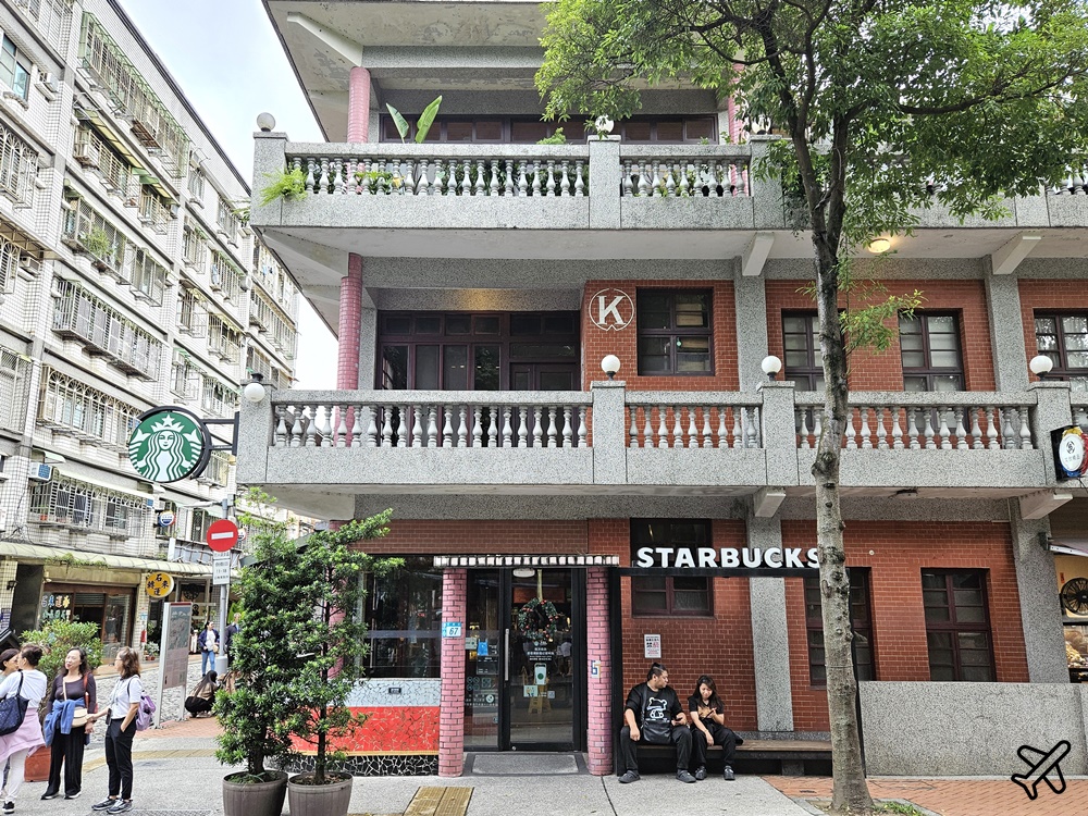 鶯歌老街 星巴克鶯歌門市 古宅蓋建的星巴克特色門市 傳承鶯歌工藝之美 @AJ的旅行地圖