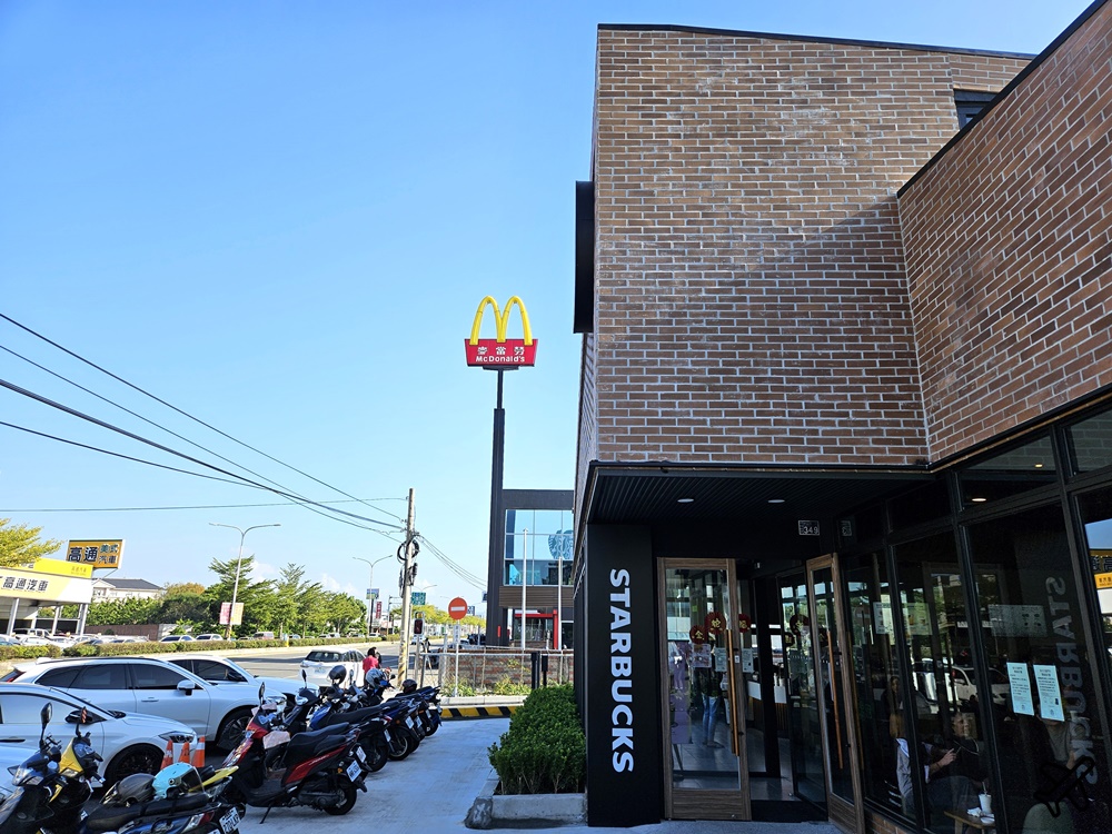 星巴克花壇門市 彰化美食 磚窯風格建築特色星巴克 得來速車道