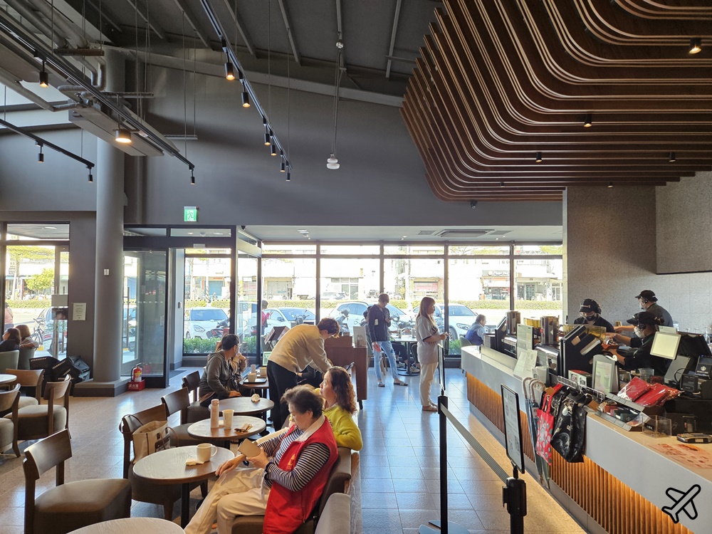 星巴克花壇門市 彰化美食 磚窯風格建築特色星巴克 得來速車道