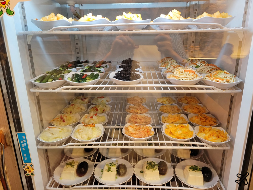 高雄美食 北平楊寶寶蒸餃總店 牛肉捲餅、豬肉蒸餃好吃 菜單、停車場