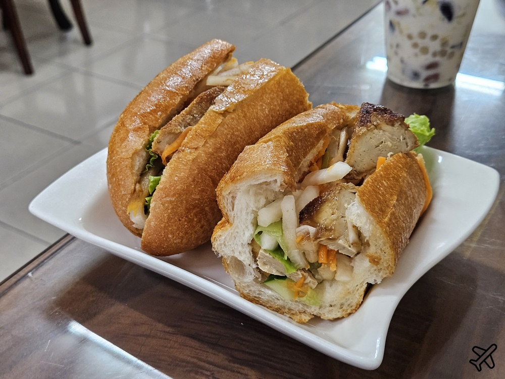 埔里美食 阿深越南素食料理 越南法國麵包、生春捲好吃 南投美食推薦