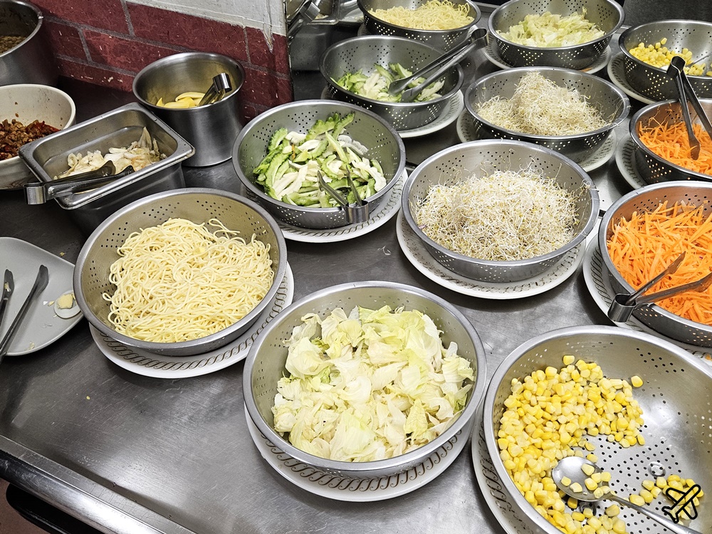 台南美食 豬排專賣店 超大漢堡 成大學生最愛