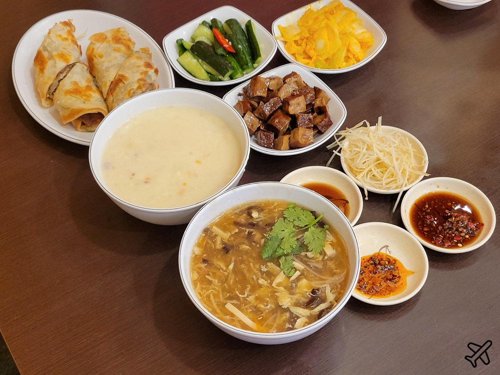 高雄美食 北平楊寶寶蒸餃總店 牛肉捲餅、豬肉蒸餃好吃 菜單、停車場