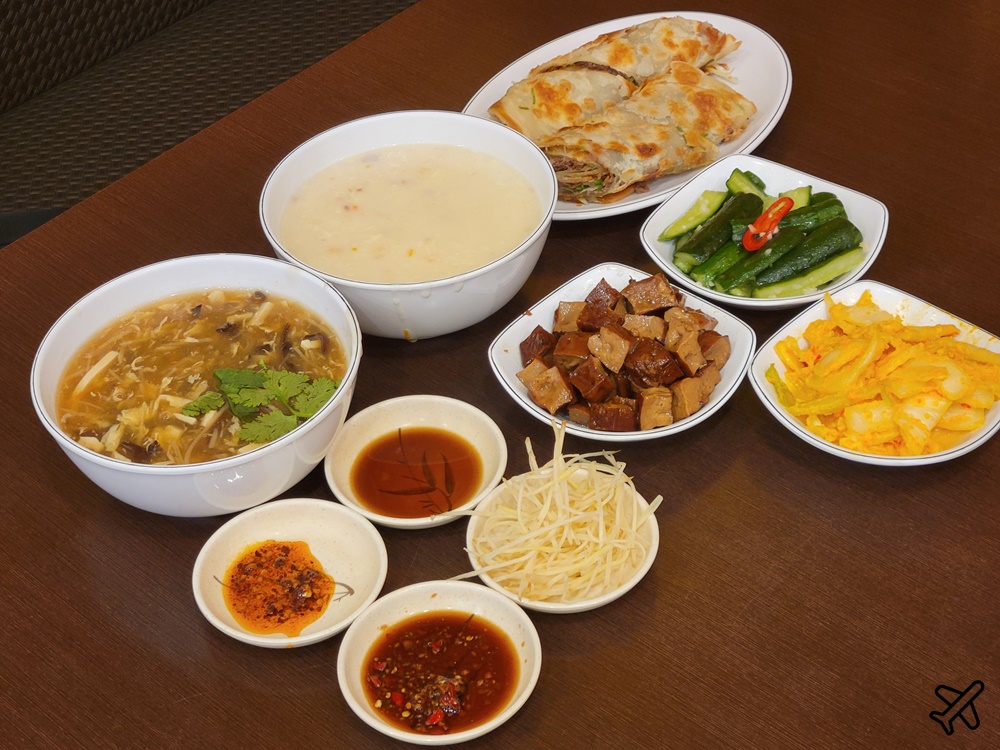 高雄美食 北平楊寶寶蒸餃總店 牛肉捲餅、豬肉蒸餃好吃 菜單、停車場