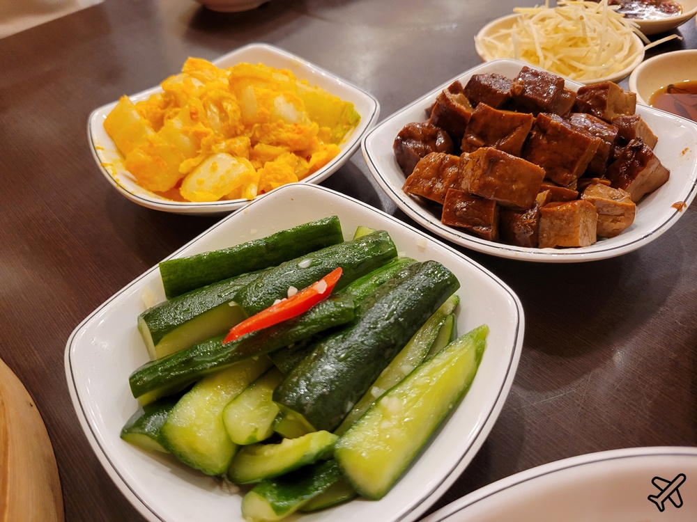 高雄美食 北平楊寶寶蒸餃總店 牛肉捲餅、豬肉蒸餃好吃 菜單、停車場