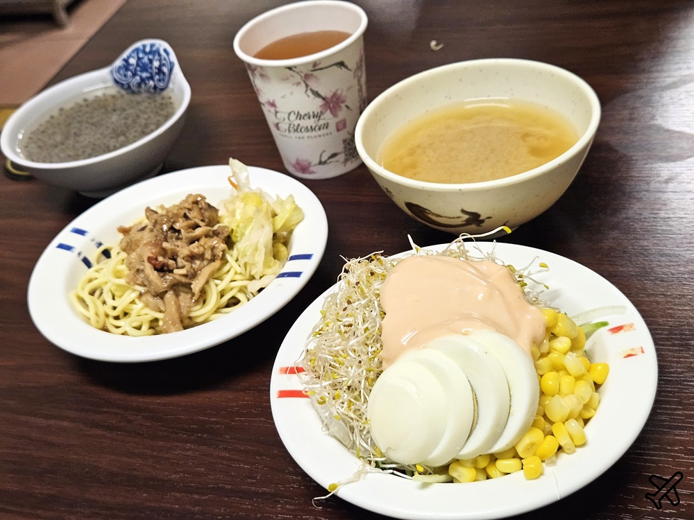 台南美食 豬排專賣店 超大漢堡 成大學生最愛