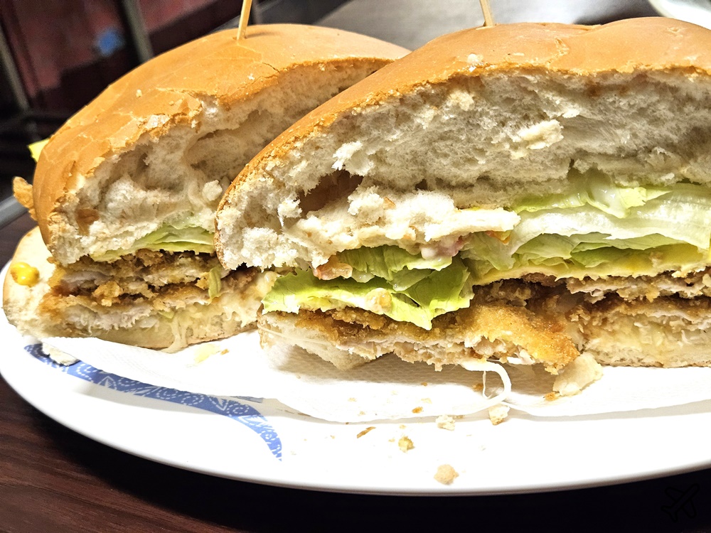 台南美食 豬排專賣店 超大漢堡 成大學生最愛