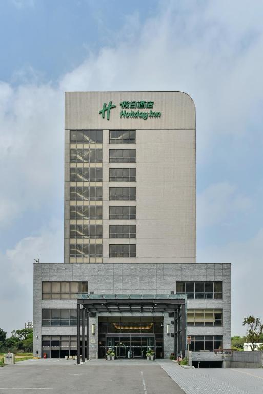2026桃園機場住宿 桃園機場假日酒店 停車場、免費機場接駁車