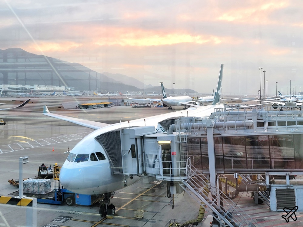 國泰航空評價 香港HKG-台北桃園TPE 經濟艙飛機餐 開箱CX402 @AJ的旅行地圖