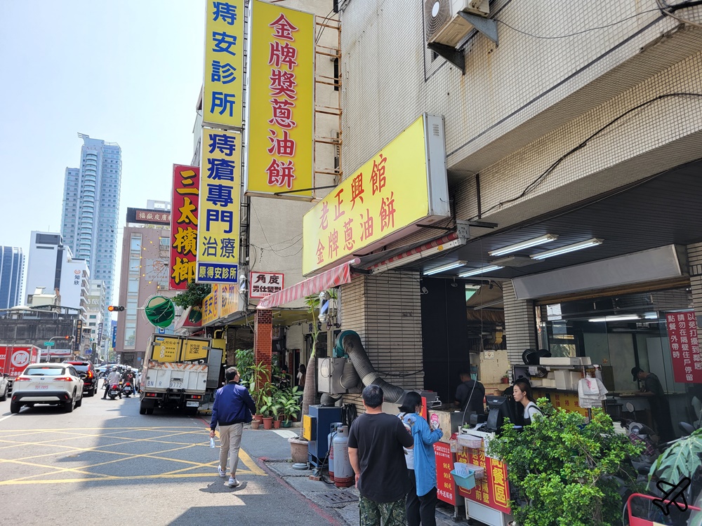 高雄美食 老正興館金牌蔥油餅 也賣小籠湯包、蒸餃 高雄平價美食推薦