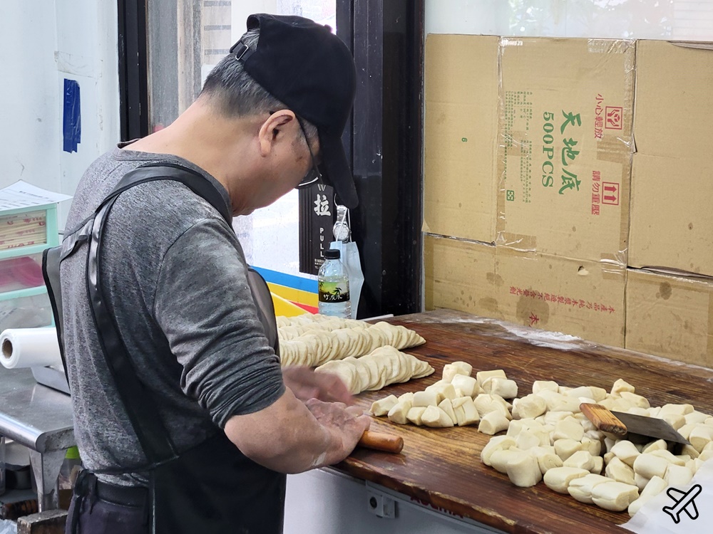 高雄美食 老正興館金牌蔥油餅 也賣小籠湯包、蒸餃 高雄平價美食推薦