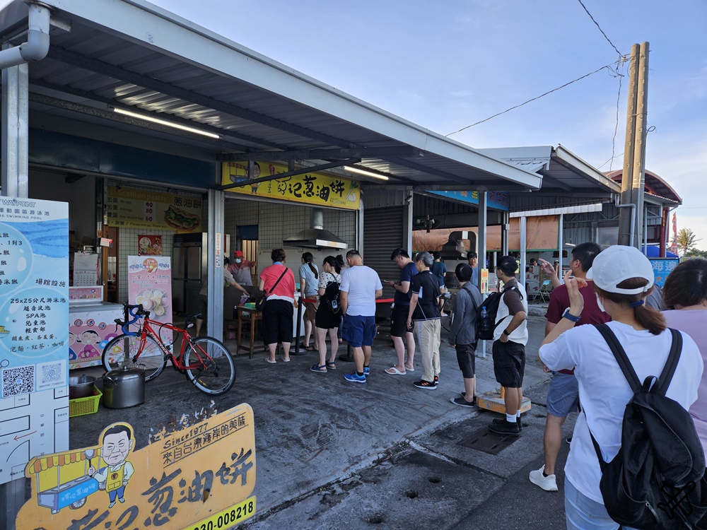 台東美食 黃記蔥油餅海邊店 九層塔系蔥油餅 台東海濱公園騎腳踏車順路吃蔥油餅