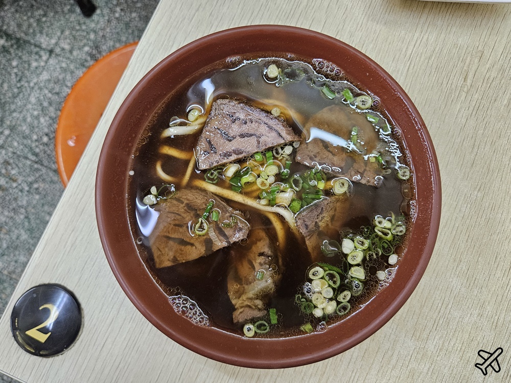 2026台北美食 阿三汕頭牛肉麵 中藥系牛肉湯頭 人氣不輸林東芳牛肉麵