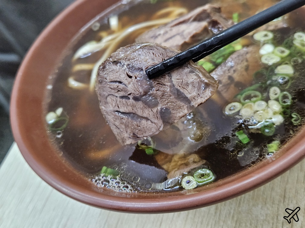 2026台北美食 阿三汕頭牛肉麵 中藥系牛肉湯頭 人氣不輸林東芳牛肉麵