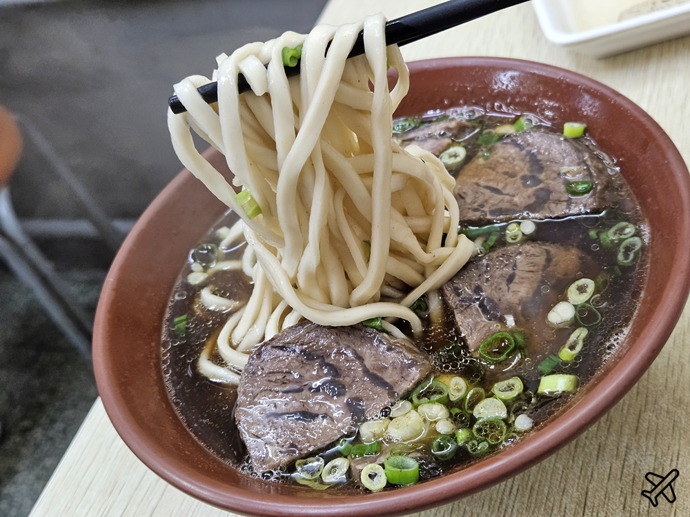 2026台北美食 阿三汕頭牛肉麵 中藥系牛肉湯頭 人氣不輸林東芳牛肉麵