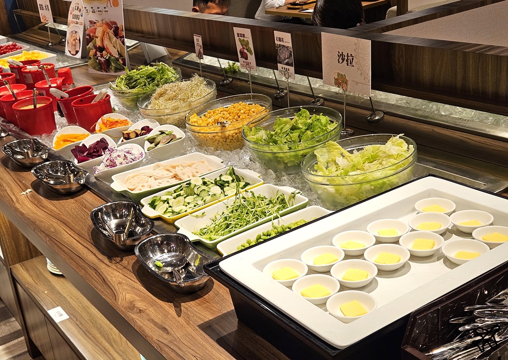 桃園美食 橫濱牛排桃園統領廣場店 咖哩飯、牛丼、生菜沙拉 自助吧吃到飽