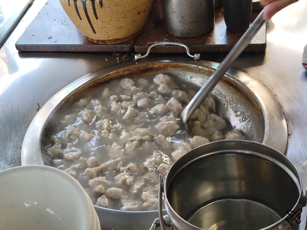 台南美食 阿鳳浮水虱目魚羹 好甜的羹湯 台南美食推薦