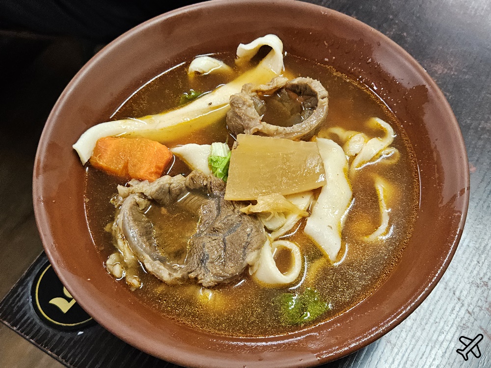 花蓮美食 河南砂鍋手工扯麵 便宜大碗的牛肉麵、明新冰菓店 剉冰好吃