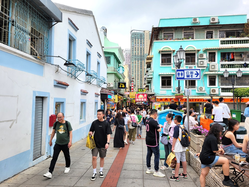澳門美食 官也街 世記咖啡氹仔內用店 厚蛋全餐豬扒包好吃 澳門旅遊