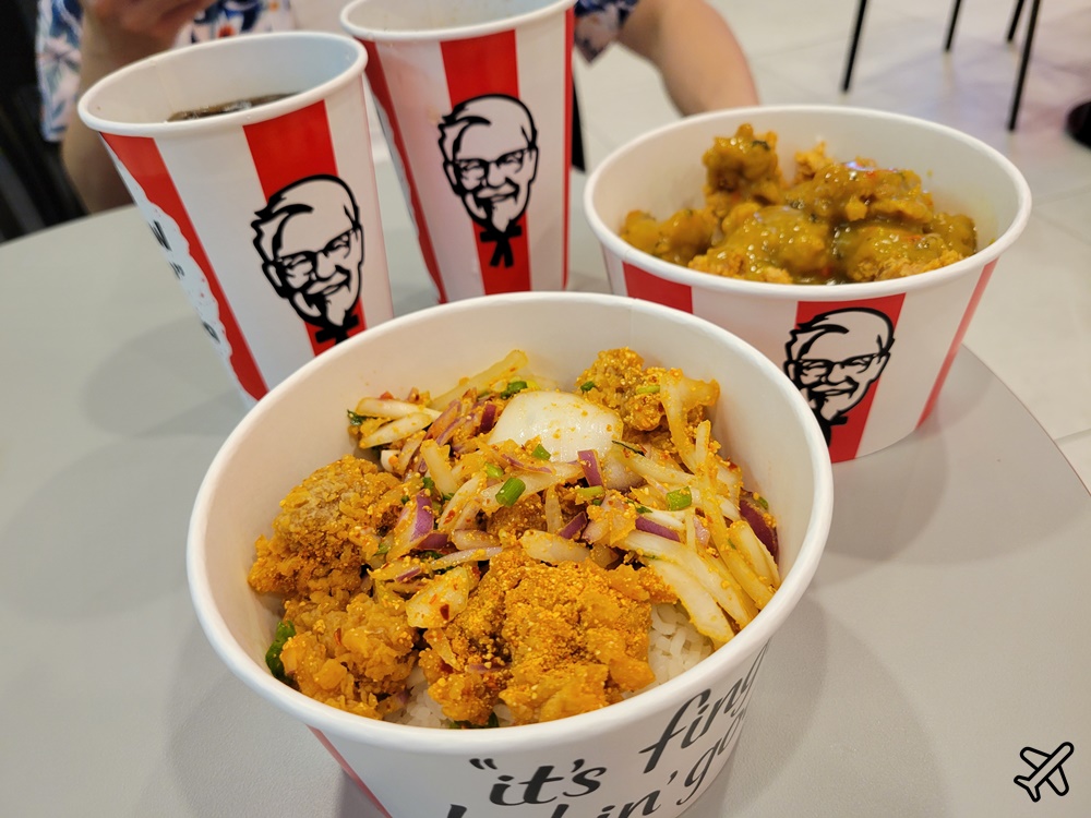 曼谷美食 泰國肯德基 香辣好吃的雞肉蓋飯 飲料喝到飽 曼谷自由行推薦