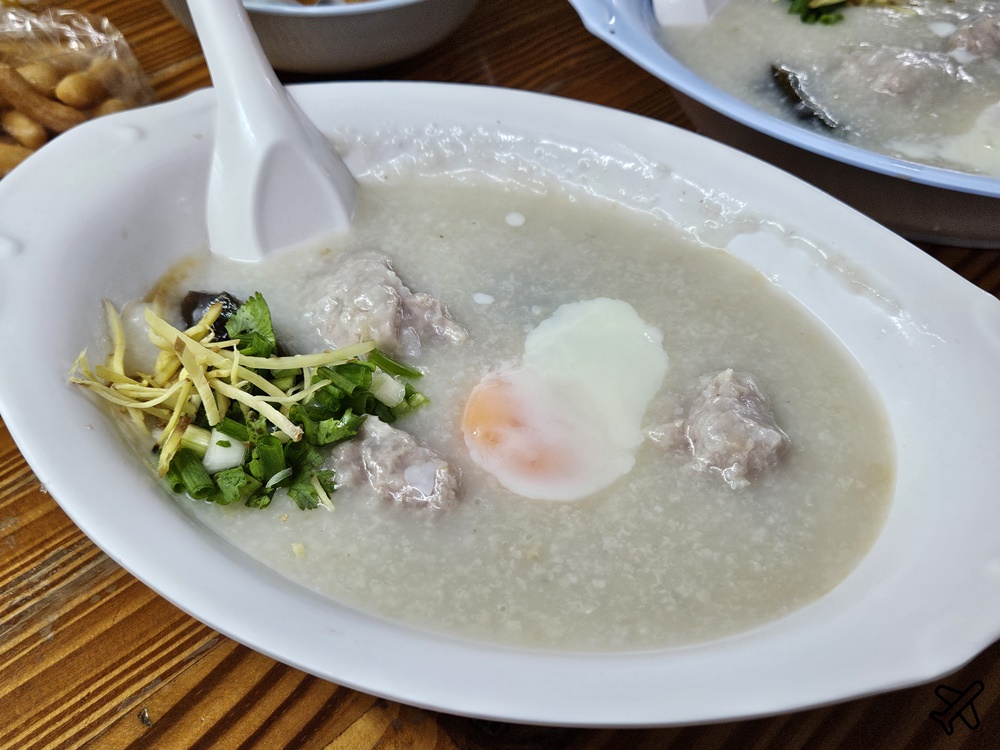 曼谷美食 王子戲院豬肉粥 連年獲得米其林推薦 曼谷自由行