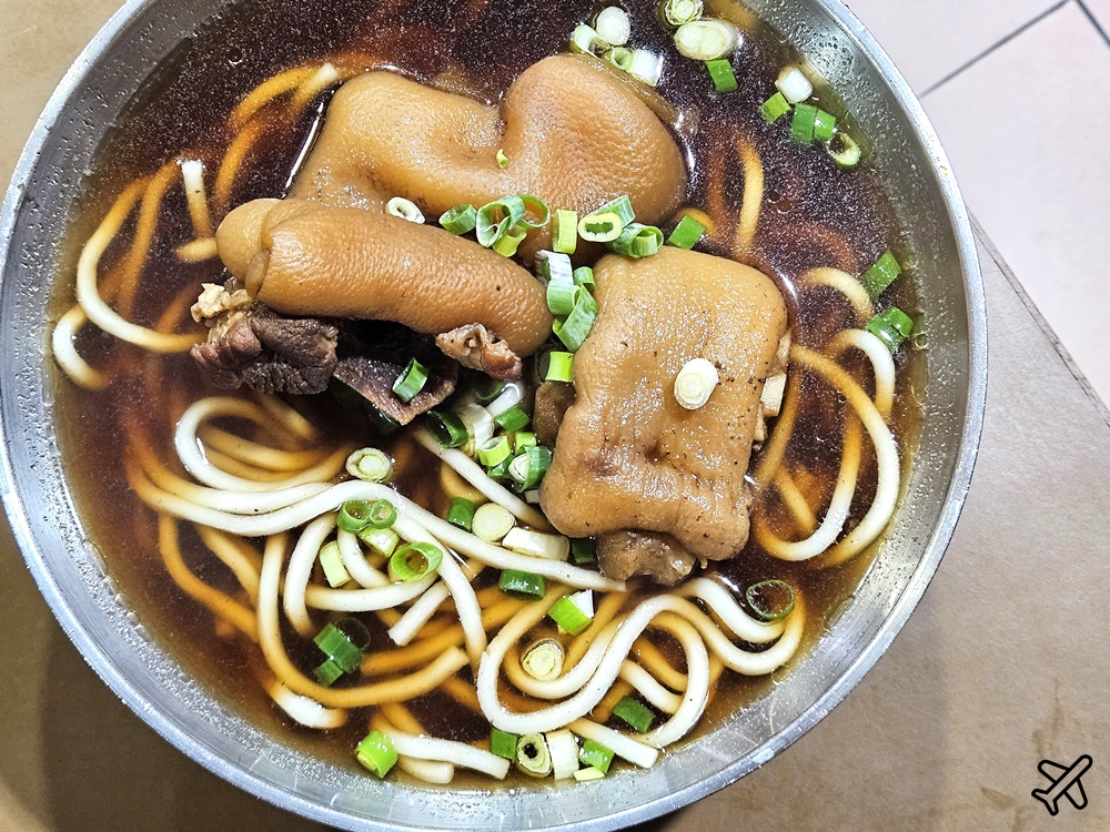 桃園美食 四川味牛肉麵 蹄花麵、炸醬麵也厲害 桃園餐廳推薦 @AJ的旅行地圖