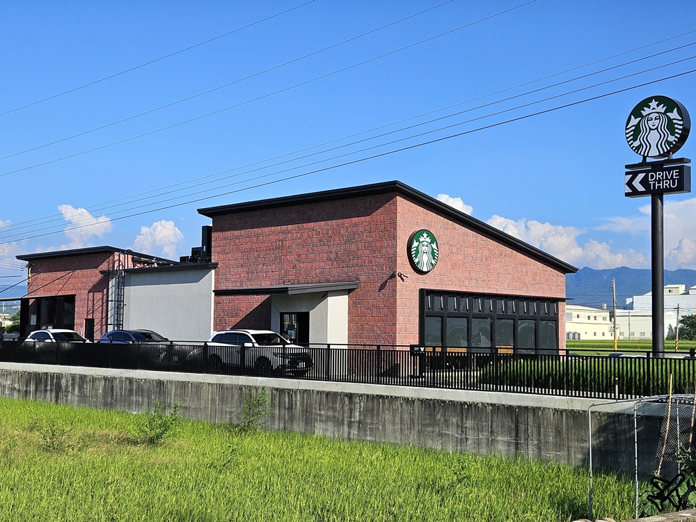 苗栗景點 星巴克苑裡稻香門市 台灣第一座稻田主題星巴克