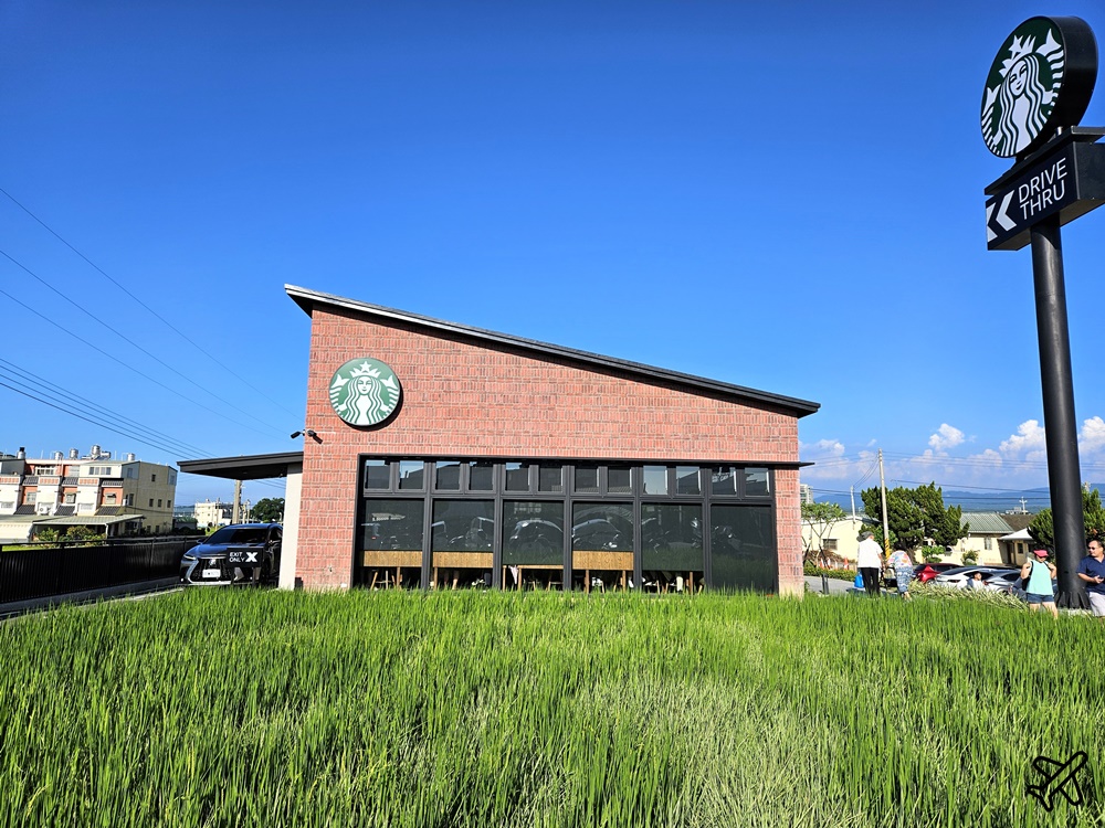 苗栗景點 星巴克苑裡稻香門市 台灣第一座稻田主題星巴克
