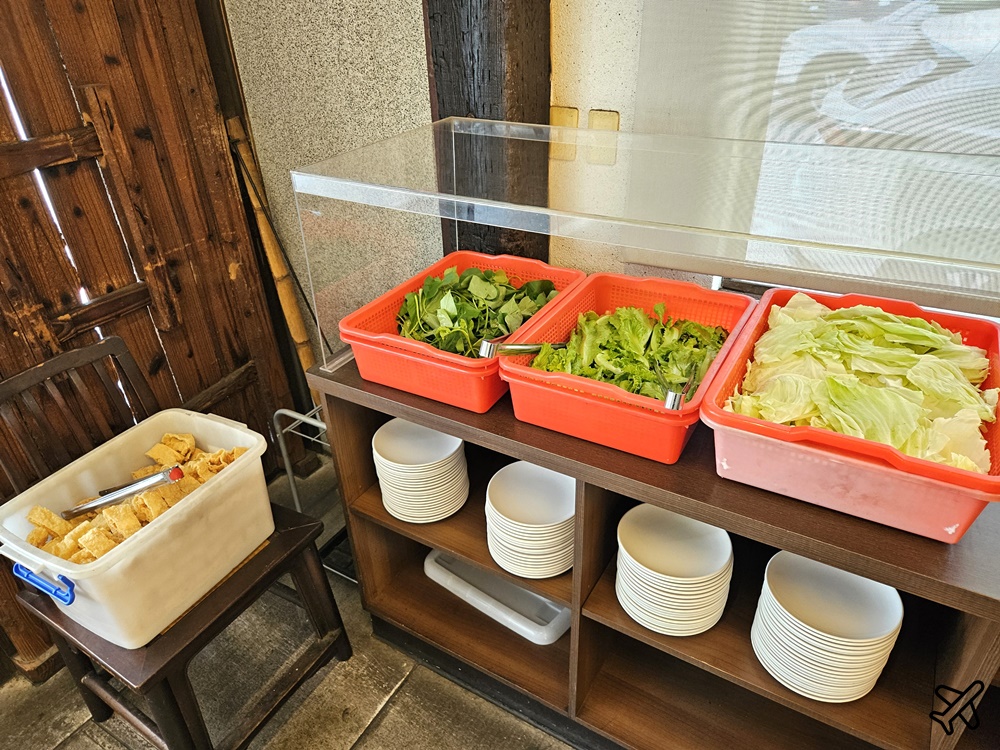 台中美食 本草堂素食迴轉火鍋 台中素食 吃到飽 好玩的送餐小火車