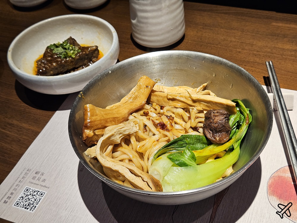 台中美食 空也素麵食 清蒸臭豆腐、麻辣乾麵好吃 台中素食餐廳推薦