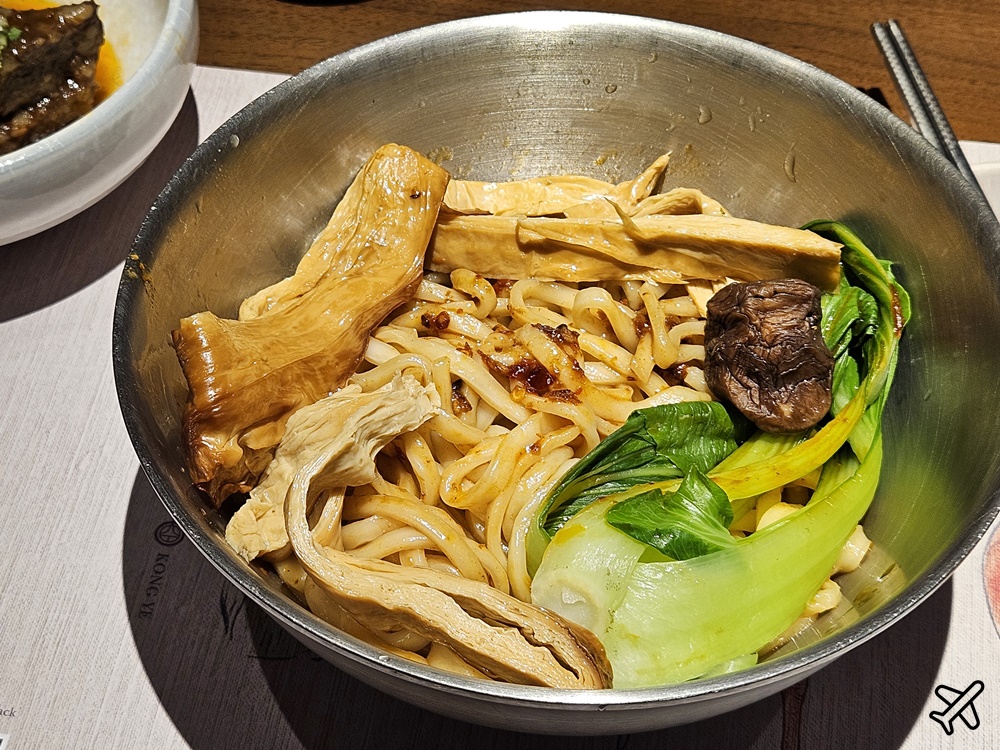 台中美食 空也素麵食 清蒸臭豆腐、麻辣乾麵好吃 台中素食餐廳推薦