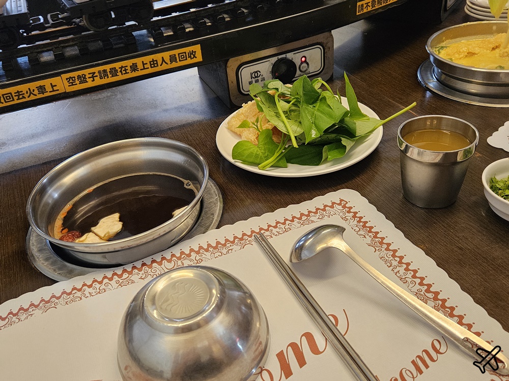 台中美食 本草堂素食迴轉火鍋 台中素食 吃到飽 好玩的送餐小火車