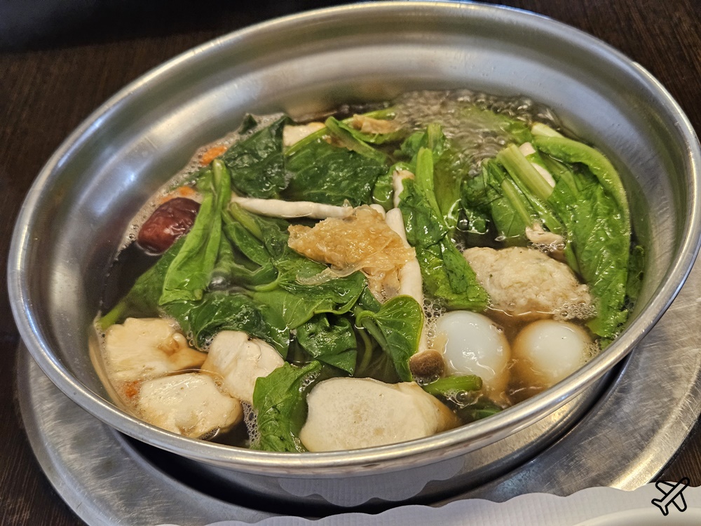 台中美食 本草堂素食迴轉火鍋 台中素食 吃到飽 好玩的送餐小火車