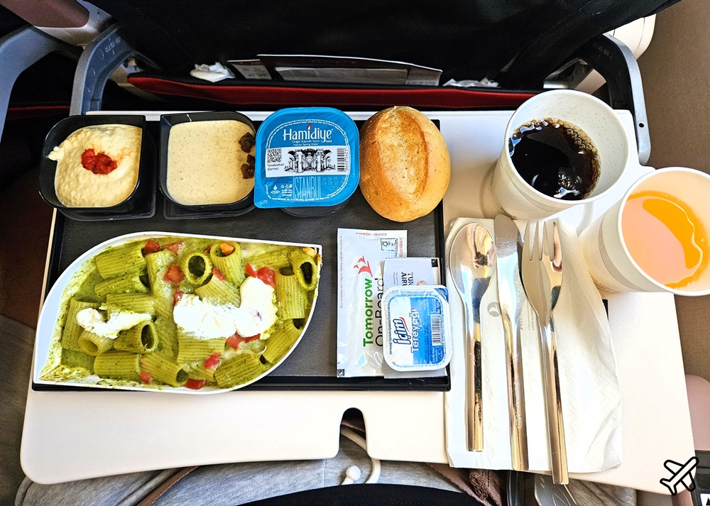 土耳其航空 伊斯坦堡IST-布拉格PRG 經濟艙飛機餐、素食餐 開箱TK1769