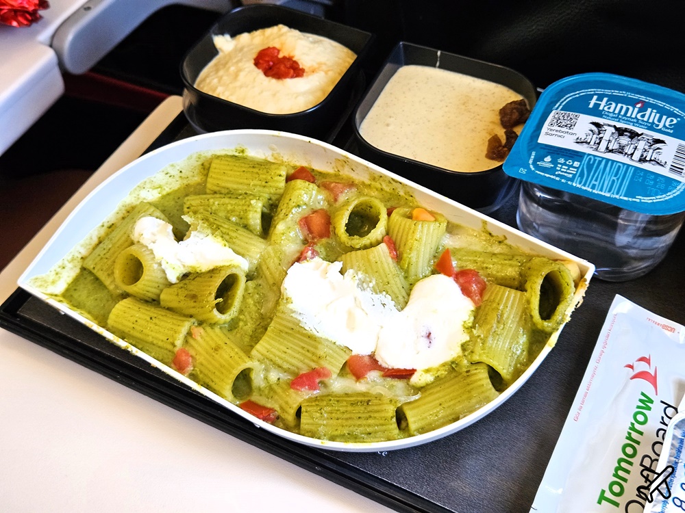 土耳其航空 伊斯坦堡IST-布拉格PRG 經濟艙飛機餐、素食餐 開箱TK1769