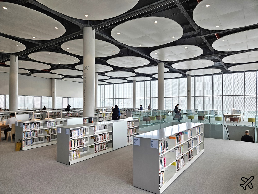 2026台中景點 台中綠美圖 結合美術館與圖書館的白色漂浮盒子