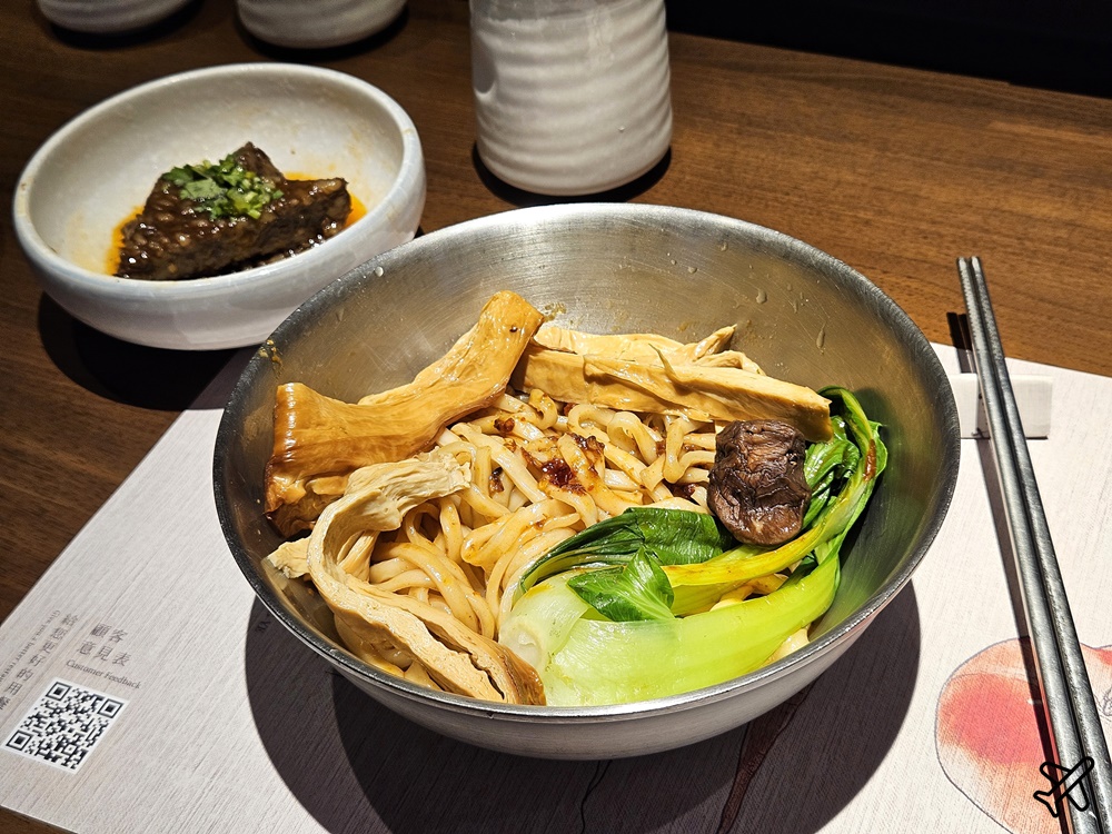 即時熱門文章：台中美食 空也素麵食 清蒸臭豆腐、麻辣乾麵好吃 台中素食餐廳推薦