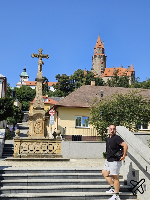 捷克旅遊 布佐夫城堡 Bouzov Castle 中世紀風格城堡 捷克景點推薦 捷克旅遊 布佐夫城堡 Bouzov Castle 中世紀風格城堡 捷克景點推薦