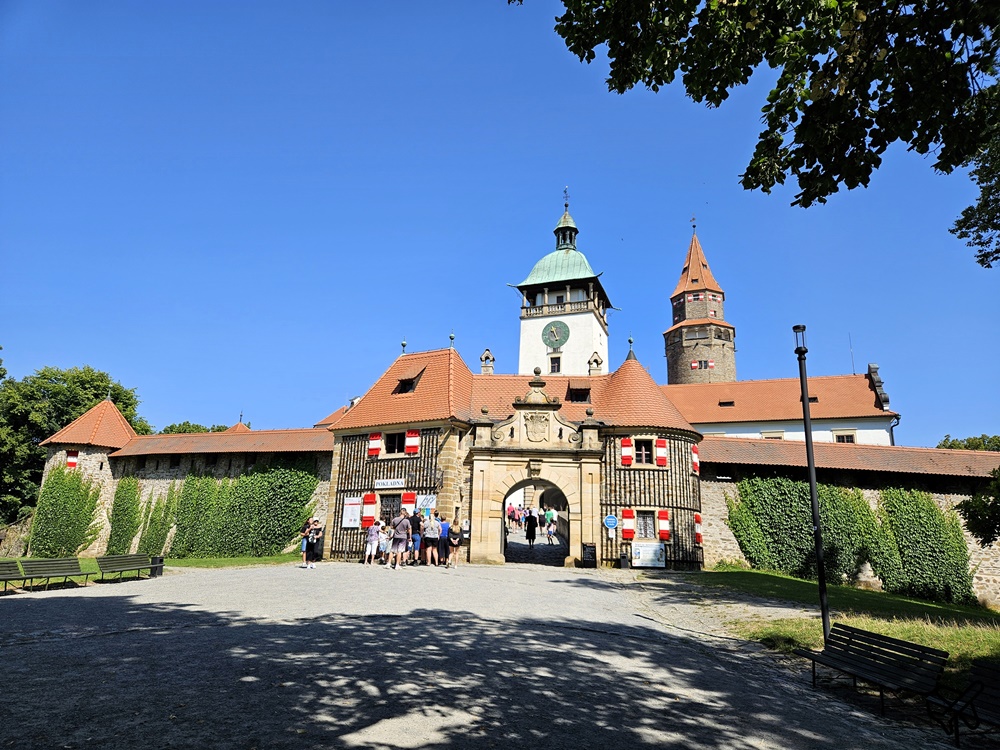 捷克旅遊 布佐夫城堡 Bouzov Castle 中世紀風格城堡 捷克景點推薦