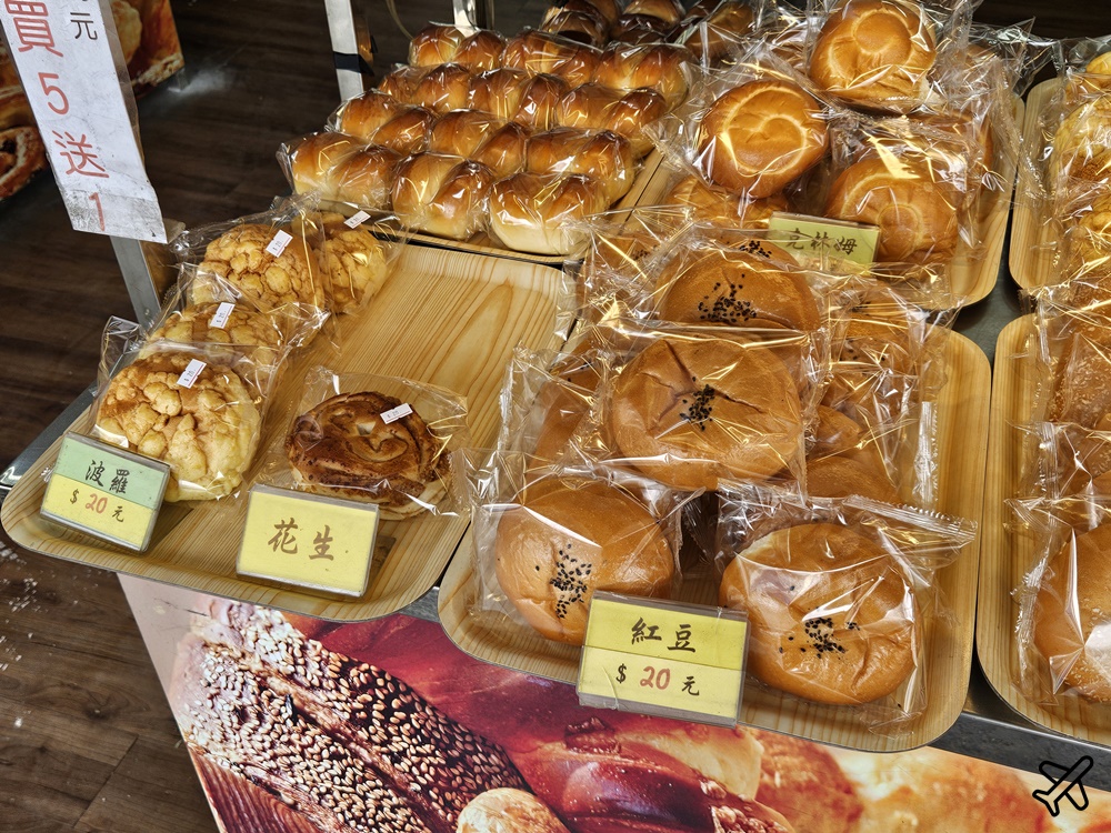 台中美食 嘉新麵包 便宜台式麵包、鹹酥雞炸物 沙鹿美食推薦