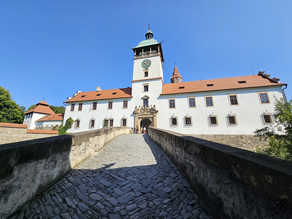 捷克旅遊 布佐夫城堡 Bouzov Castle 中世紀風格城堡 捷克景點推薦