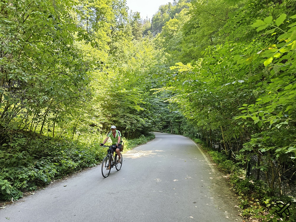 捷克旅遊 鐘乳石洞地下探險 Punkva caves 布爾諾近郊景點