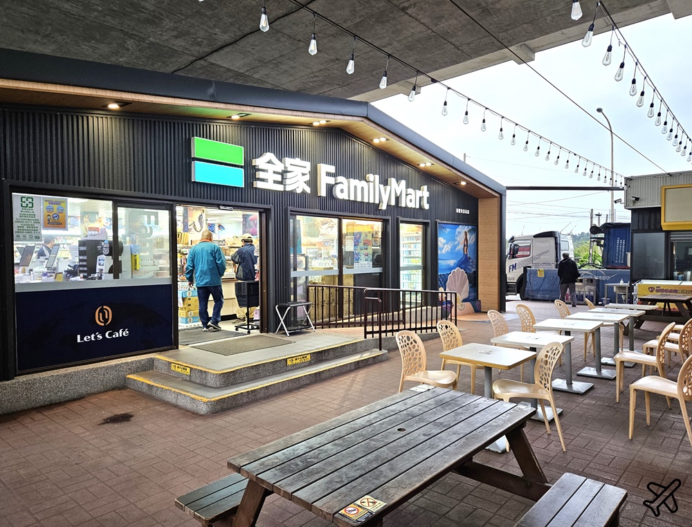 西濱快速道路休息站 新豐休息站 餐廳、全家便利商店 台61號快速道路