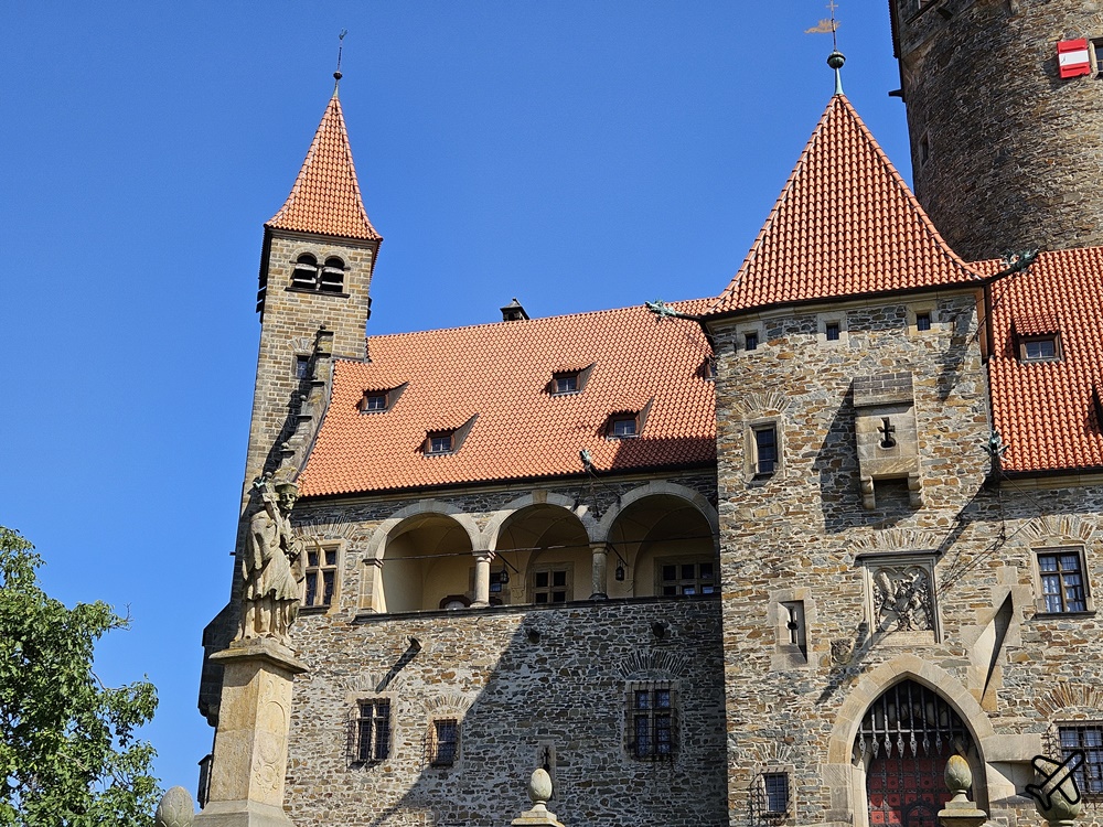 捷克旅遊 布佐夫城堡 Bouzov Castle 中世紀風格城堡 捷克景點推薦