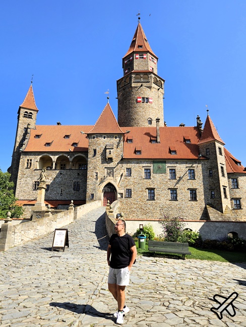 捷克旅遊 布佐夫城堡 Bouzov Castle 中世紀風格城堡 捷克景點推薦