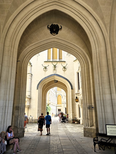 捷克旅遊 赫盧博卡城堡 CK庫倫諾夫近郊景點 英國哥德式城堡
