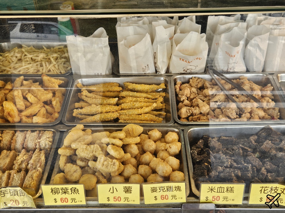 台中美食 嘉新麵包 便宜台式麵包、鹹酥雞炸物 沙鹿美食推薦