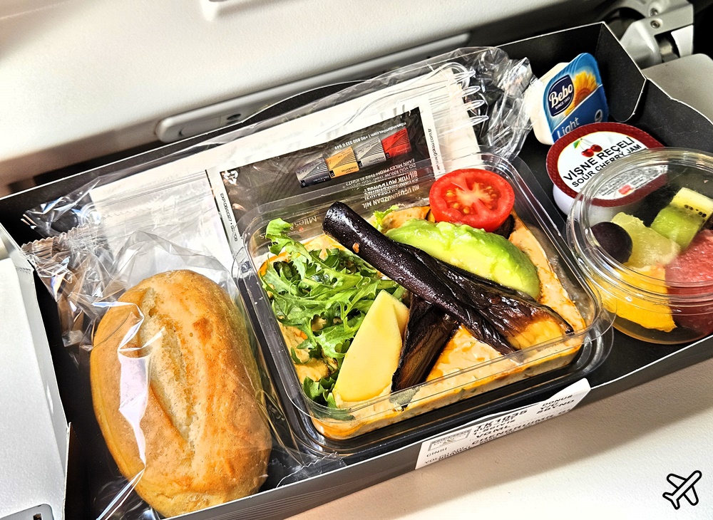 土耳其航空 布達佩斯BUD-伊斯坦堡IST A321經濟艙飛機餐、素食餐 開箱TK1036 土耳其航空評價