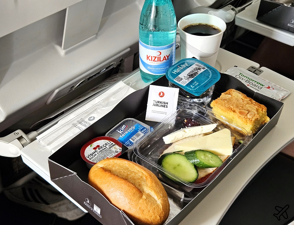 土耳其航空 布達佩斯BUD-伊斯坦堡IST A321經濟艙飛機餐、素食餐 開箱TK1036 土耳其航空評價