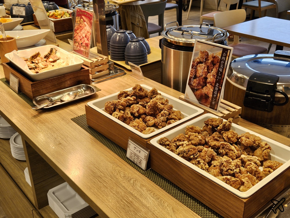 2026北海道旅遊 旭川住宿 阿瑪內克飯店 HOTEL AMANEK 早餐有海鮮丼鮭魚卵吃到飽 旭川車站前